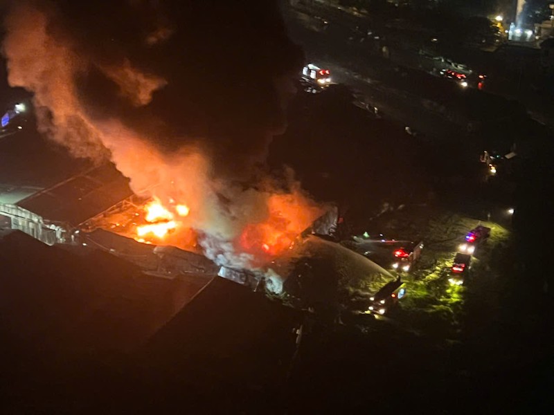 Khống chế đám cháy tại xưởng gỗ đối diện Bệnh viện K Tân Triều -1