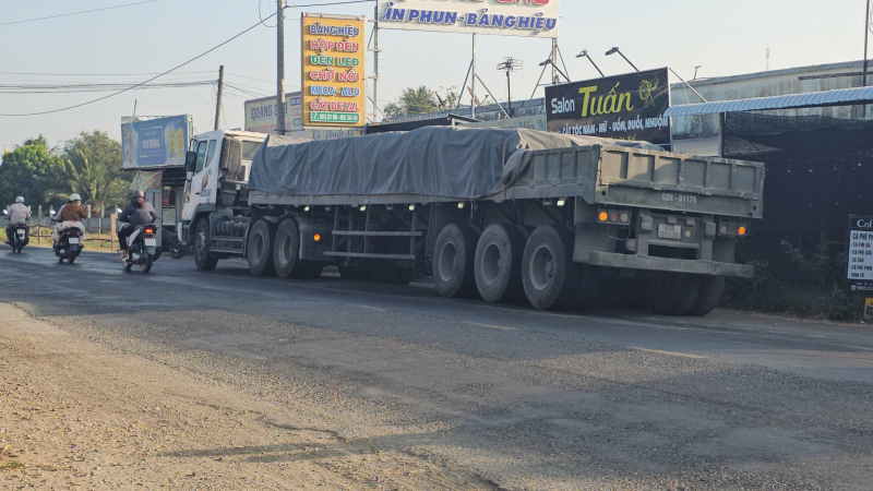 Truy đuổi xe đầu kéo gây tai nạn chết người rồi rời hiện trường -0