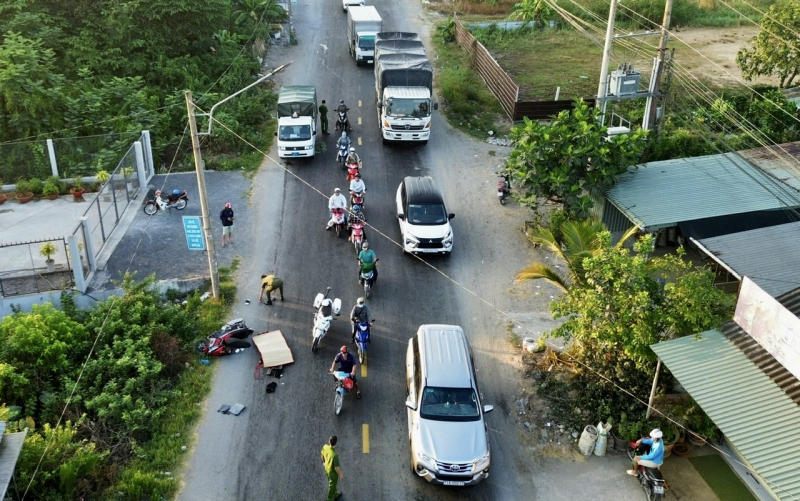 Truy đuổi xe đầu kéo gây tai nạn chết người rồi rời hiện trường -0