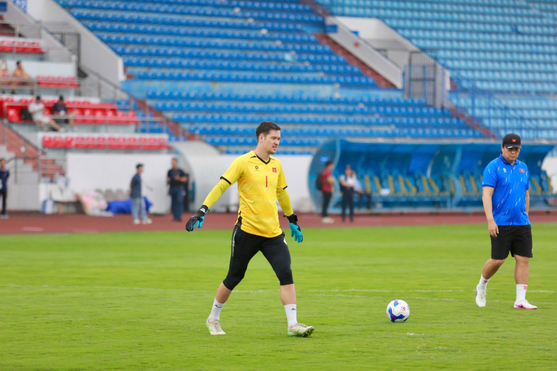 ĐTQG Việt Nam làm quen sân Thiên Trường, sẵn sàng tái đấu Malaysia -0