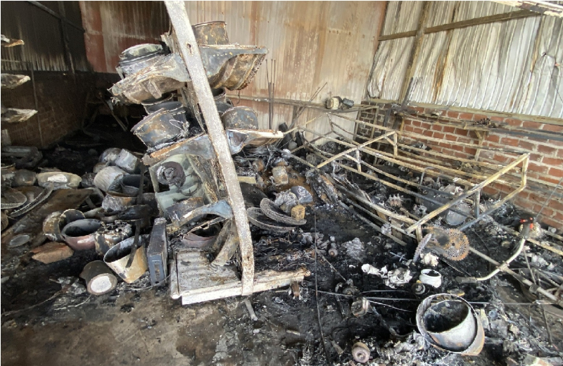 Công an, Bộ đội chung tay xây lại mái ấm cho gia đình bị hoả hoạn nơi vùng biên giới -0