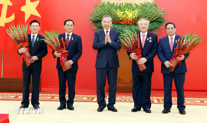 Trao Huân chương Quân công tặng các đồng chí lãnh đạo, nguyên lãnh đạo -0