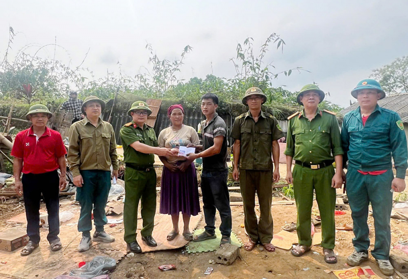 Lực lượng Công an sát cánh cùng người dân vượt qua thiên tai -2