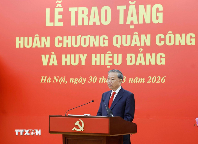 Trao Huân chương Quân công tặng các đồng chí lãnh đạo, nguyên lãnh đạo -0