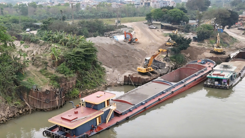 Hà Nội: Lỏng lẻo trong công tác quản lý, xử lý hoạt động bến bãi dọc các tuyến sông -0