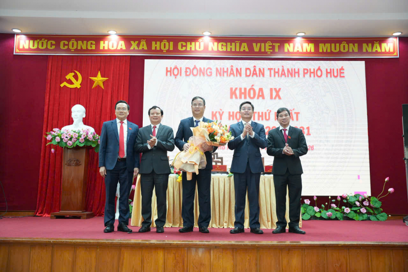 Bầu Chủ tịch và 4 Phó Chủ tịch UBND TP Huế nhiệm kỳ mới -0