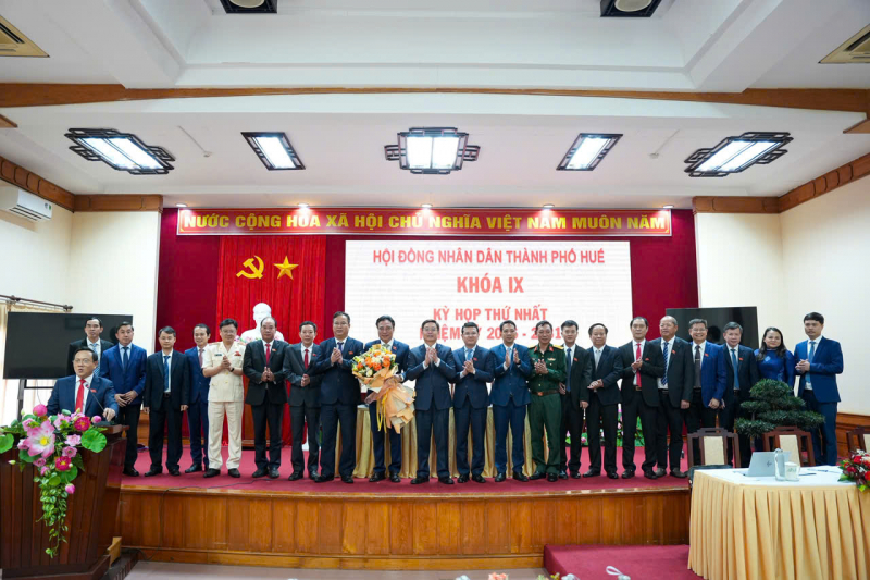 Bầu Chủ tịch và 4 Phó Chủ tịch UBND TP Huế nhiệm kỳ mới -0