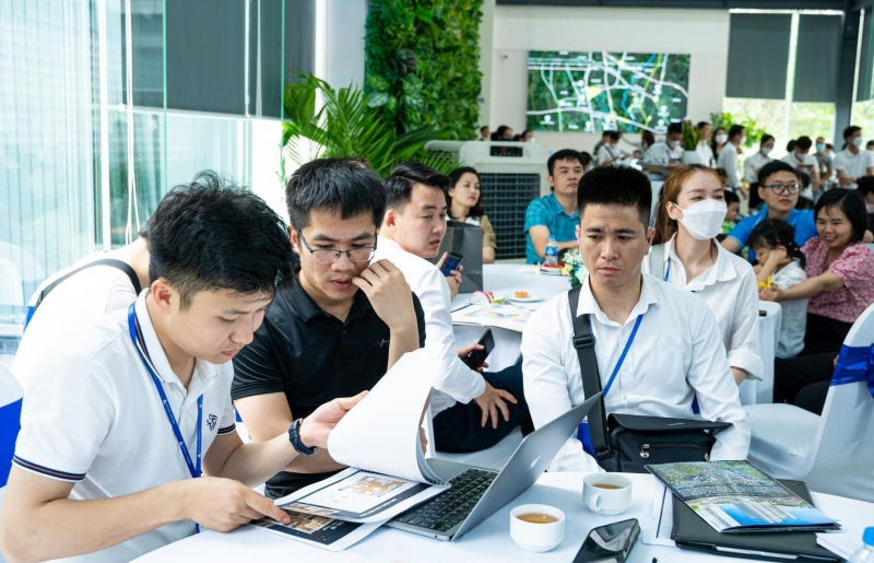 Tồn tại “vùng xám” nhân sự trong lĩnh vực môi giới bất động sản -0