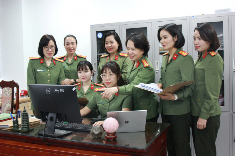  Ứng dụng công nghệ nâng cao hiệu quả phục vụ nhân dân -0