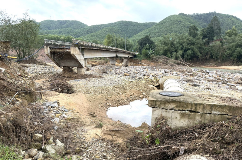 Cần sớm khơi thông sông Tả Trạch để đảm bảo an toàn cho người dân -0