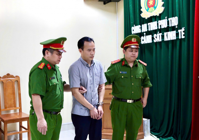 Tạm giam 9 đối tượng làm giám đốc, cán bộ, nguyên cán bộ -0