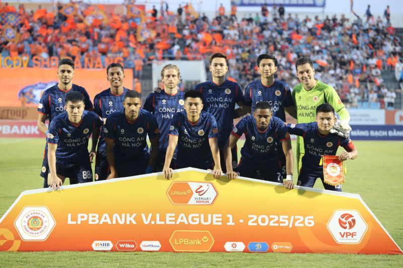 CLB Bóng đá Công an Hà Nội nhận loạt giải thưởng, Alan và Văn Hậu ghi dấu ấn đậm nét -0
