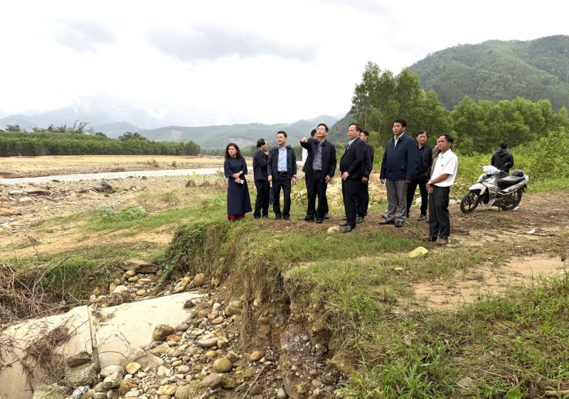 Cần sớm khơi thông sông Tả Trạch để đảm bảo an toàn cho người dân -0