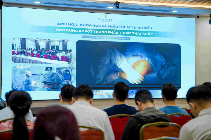 Vinmec ra mắt robot hỗ trợ thay khớp gối -0