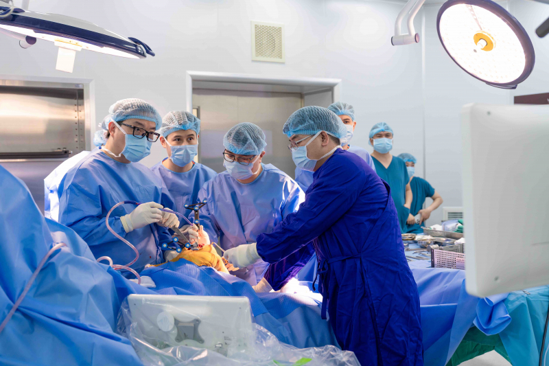 Vinmec ra mắt robot hỗ trợ thay khớp gối -0