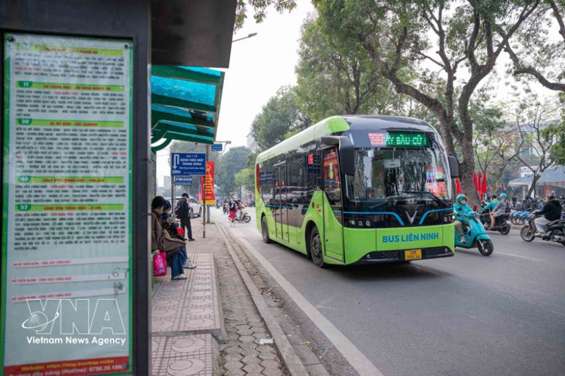 Hanoi launches 10 electric bus routes from April 1 -0