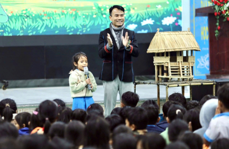 Người thầy gần 3 thập kỷ “gieo chữ” nơi biên thùy -0