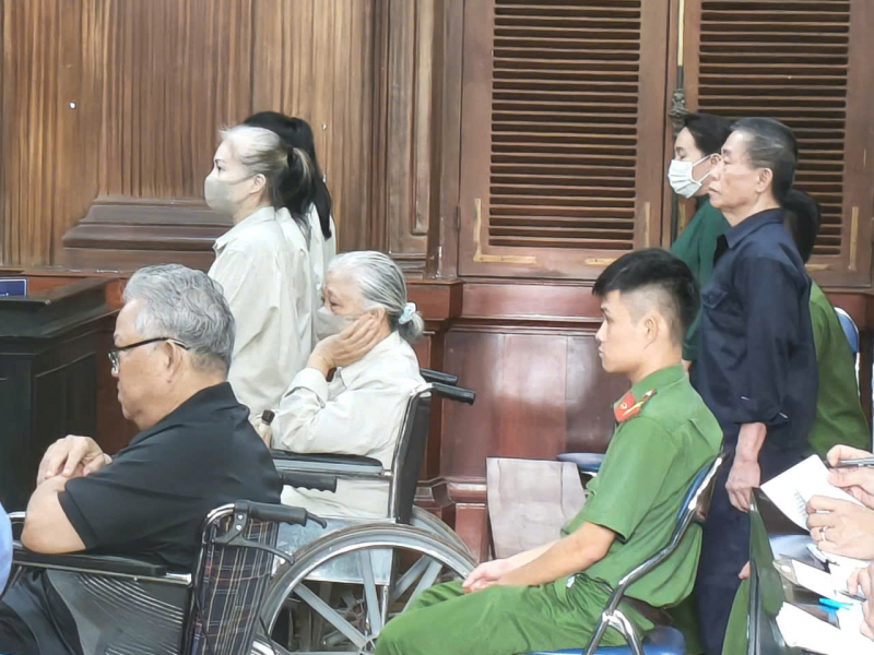 Em trai và cháu gái “đại gia” Hứa Thị Phấn ra tòa -0