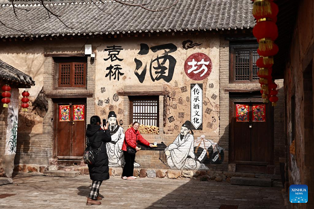 Người dân làng cổ Trung Quốc đổi đời nhờ 