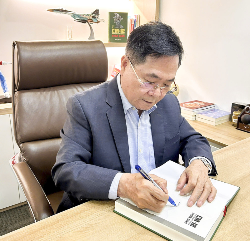 Người kể chuyện Kế hoạch phản gián CM-12 -0