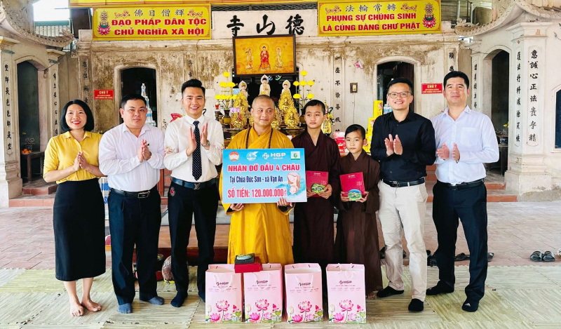 Hoàng Gia Phát đỡ đầu 4 trẻ mồ côi, lan tỏa chương trình “Mẹ đỡ đầu”  -0