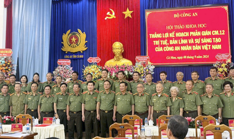 Người kể chuyện Kế hoạch phản gián CM-12 -1