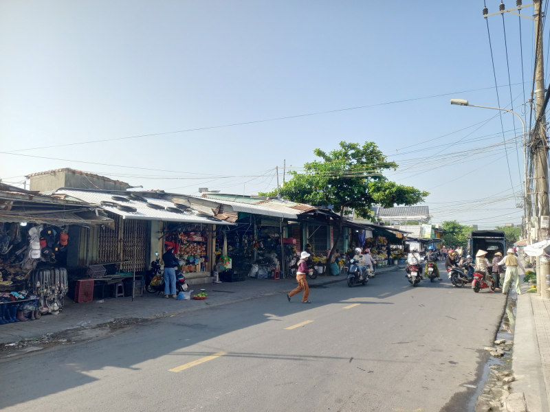 Tiểu thương chợ Hầm Nước ở Đắk Lắk bức xúc phí mặt bằng,  chính quyền địa phương nói gì ? -0