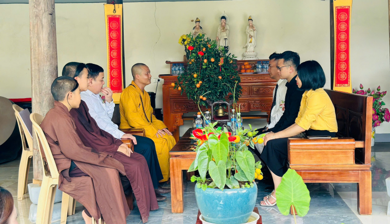 Hoàng Gia Phát đỡ đầu 4 trẻ mồ côi, lan tỏa chương trình “Mẹ đỡ đầu”  -0