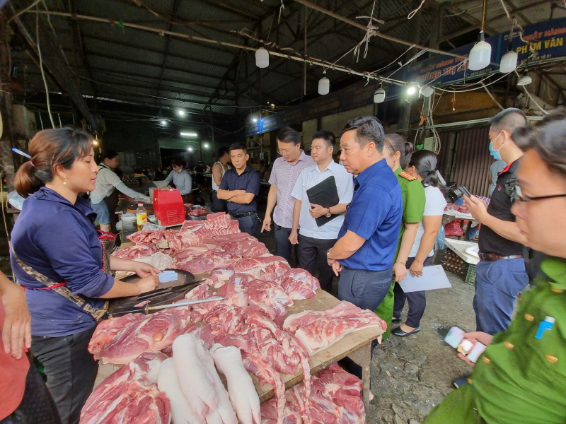 Ai chịu trách nhiệm khi để lọt lợn chết vào bữa ăn của người tiêu dùng -0