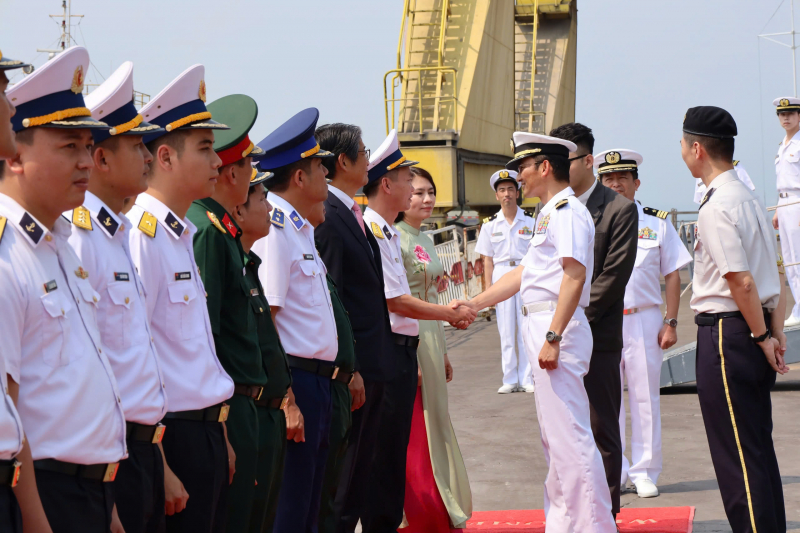 Tàu hộ vệ tên lửa Asahi của Nhật Bản thăm hữu nghị thành phố Đà Nẵng -10