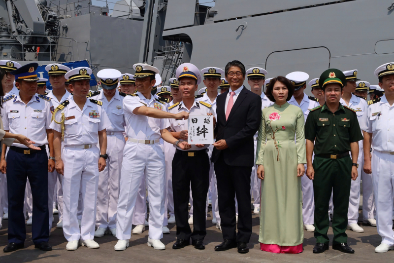 Tàu hộ vệ tên lửa Asahi của Nhật Bản thăm hữu nghị thành phố Đà Nẵng -10