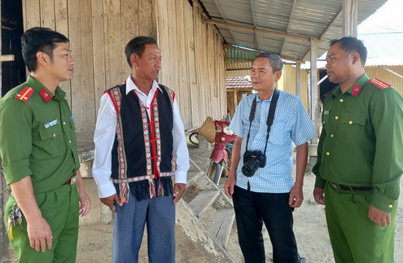 Công an đồng hành cùng các già làng xây dựng thế trận an ninh ở xã Tây Sơn -0