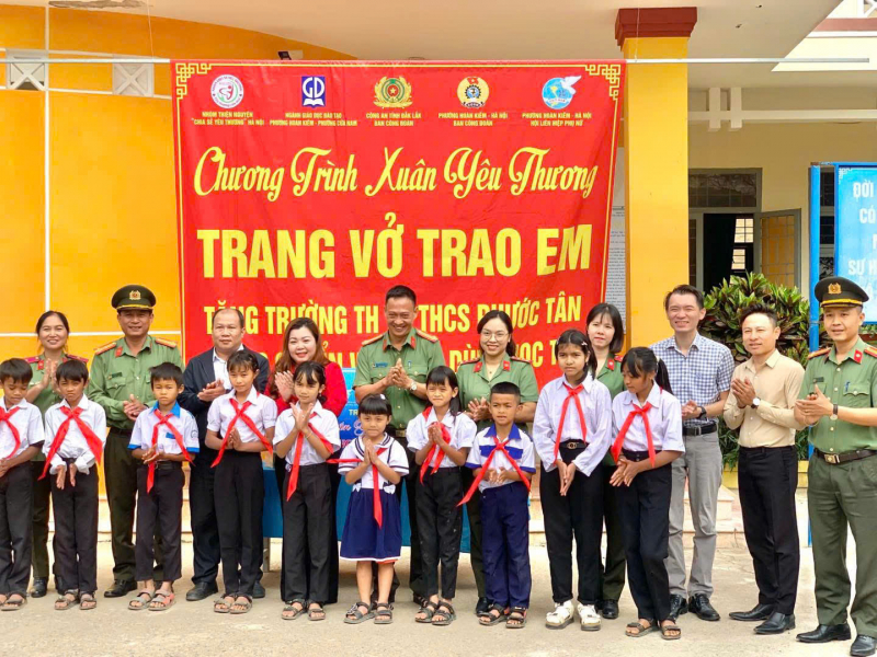 Công an đồng hành cùng các già làng xây dựng thế trận an ninh ở xã Tây Sơn -0