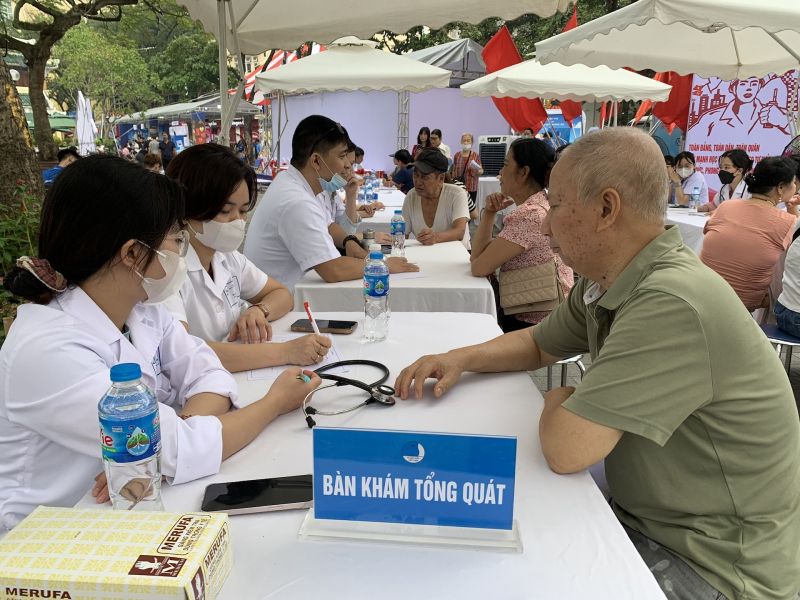 Hơn 5.000 người sẽ được khám miễn phí nhân Ngày Sức khỏe toàn dân 7/4 -0