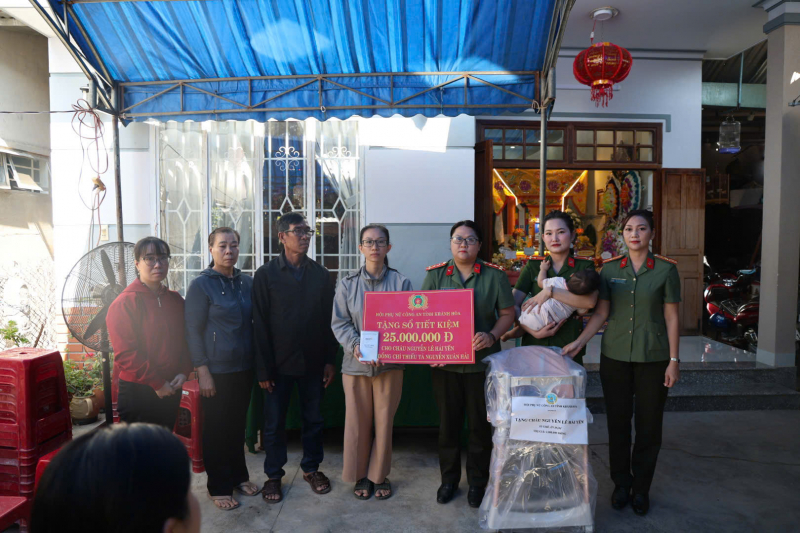 Ký kết giao ước đỡ đầu con gái của cán bộ Công an xã Diên Lâm hy sinh trong khi thi hành công vụ -0