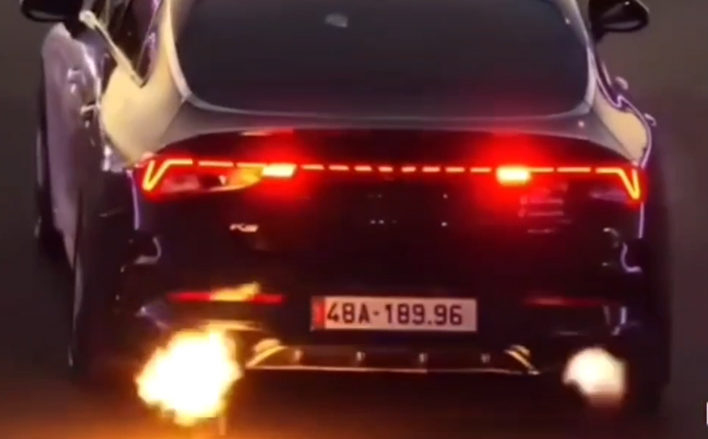 Độ chế xe ô tô “khạc ra lửa”, chủ xe bị phạt hơn 76 triệu đồng -0