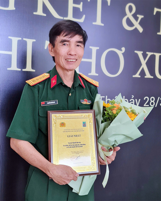 Tôn vinh sức sống bền bỉ của thơ ca -1