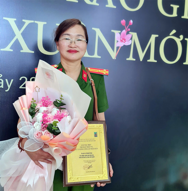 Tôn vinh sức sống bền bỉ của thơ ca -0