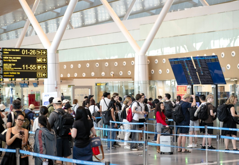 Các hãng hàng không nước ngoài dần nối lại đường bay đi đến Việt Nam qua khu vực Trung Đông -0