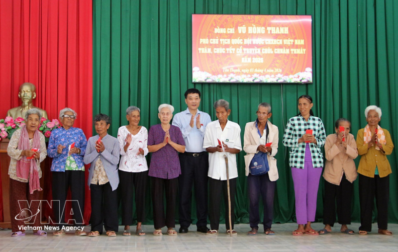 NA delegation extends greetings to Khmer people in Can Tho on Chol Chnam Thmay Festival -0