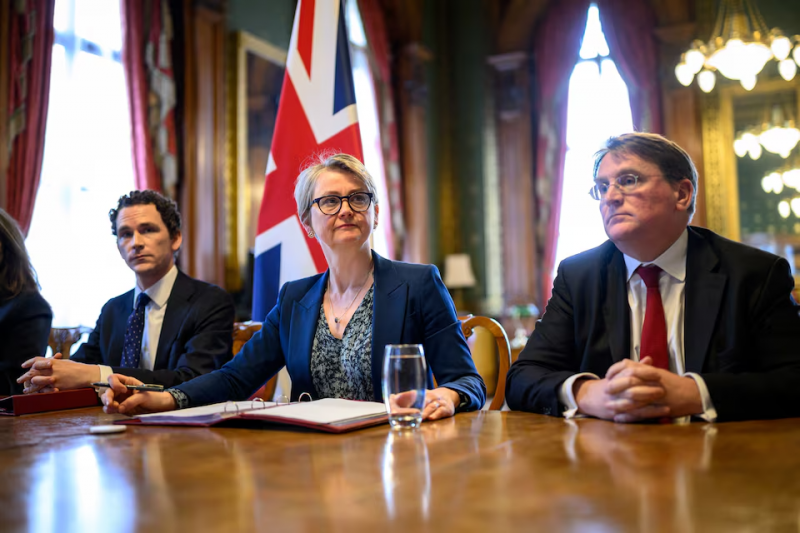 Liên minh 40 nước tìm lối thoát hòa bình tại eo biển Hormuz -0