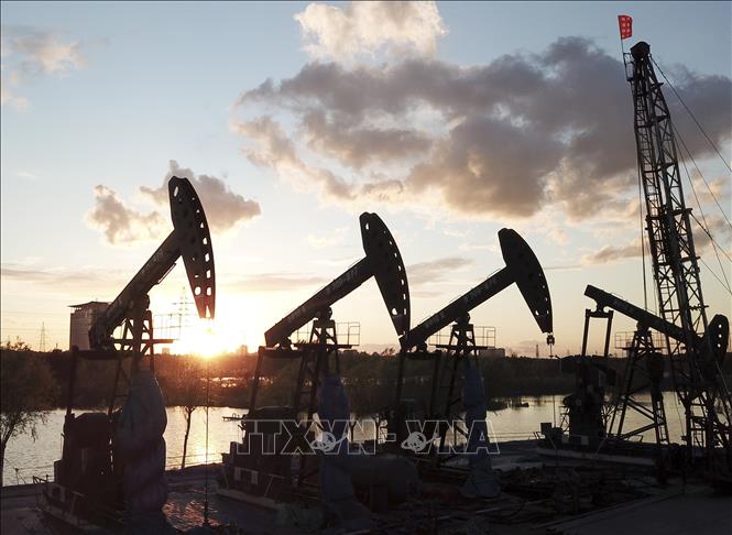 Giá dầu thế giới lại tăng vọt -0