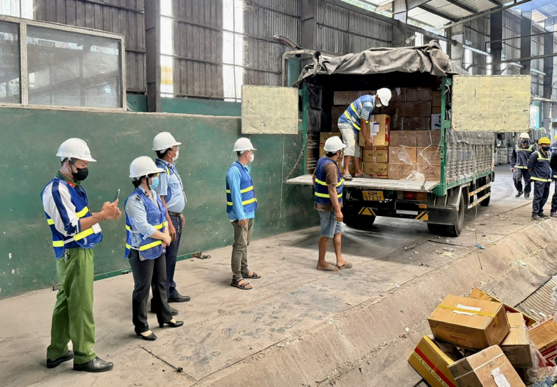 Tiêu hủy hơn 6000 đơn vị sản phẩm thuốc bảo vệ thực vật nhập lậu -0