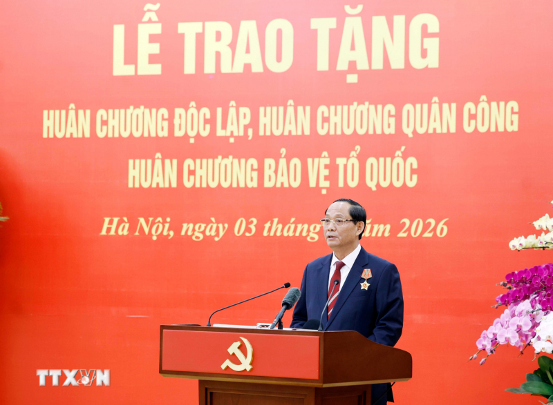 Trao tặng Huân chương cao quý cho các lãnh đạo Đảng, Nhà nước và cán bộ cấp cao -0
