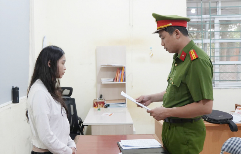 Nhóm “yêu nữ” livestream nội dung đồi trụy -1