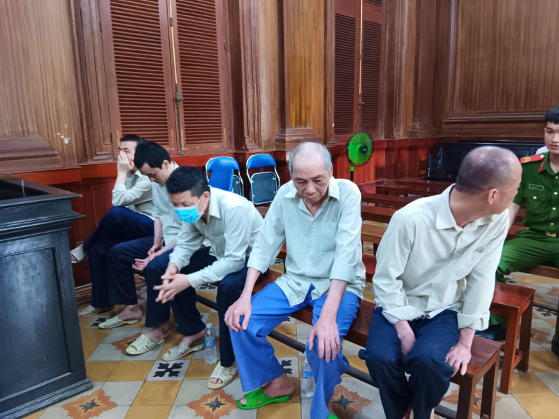 Tuyên án nhóm buôn lậu sữa không được bán tại Việt Nam -0