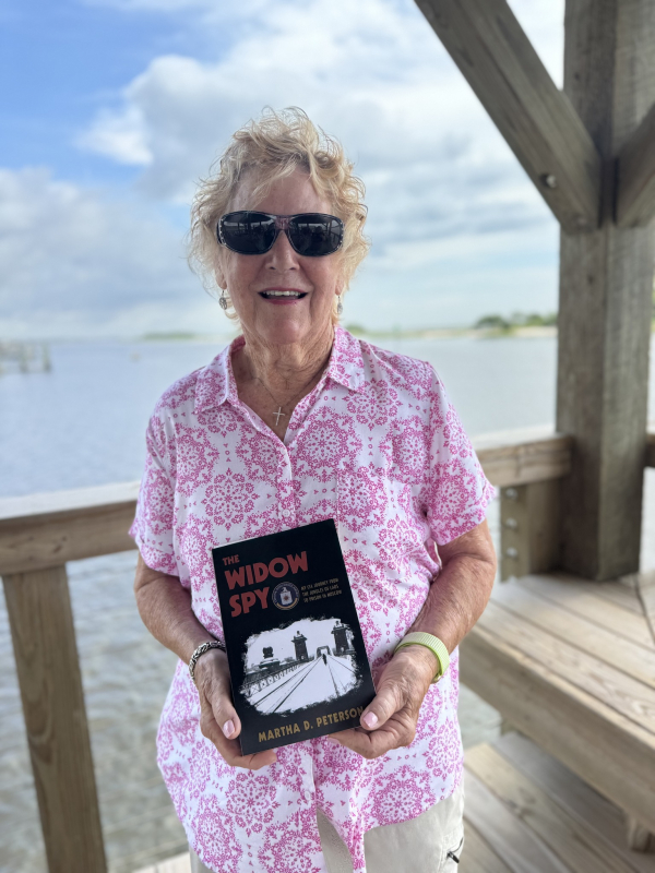 Giải mật điệp viên nhị trùng qua hồi ký của Martha Peterson -0