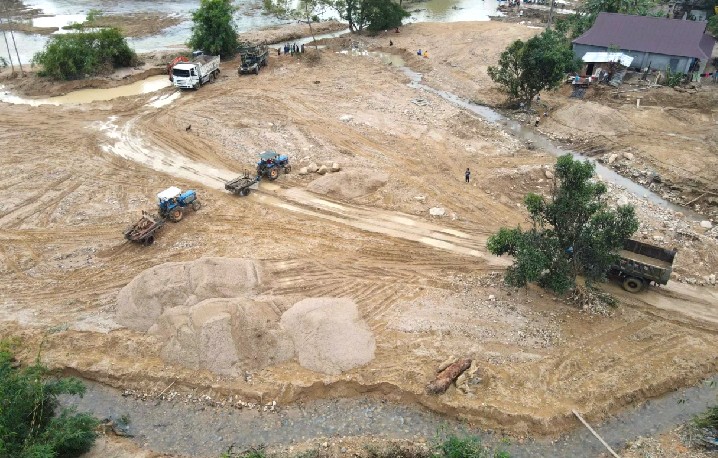 Hơn 200 hộ dân sống thấp thỏm dưới chân núi Chư Yang Hanh -0