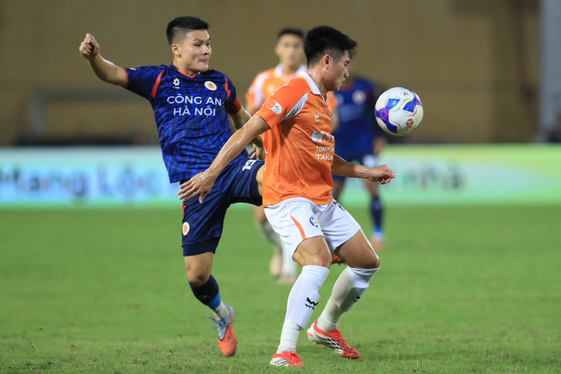 Công an Hà Nội tạo mưa bàn thắng trong ngày đặc biệt của Quang Hải -0