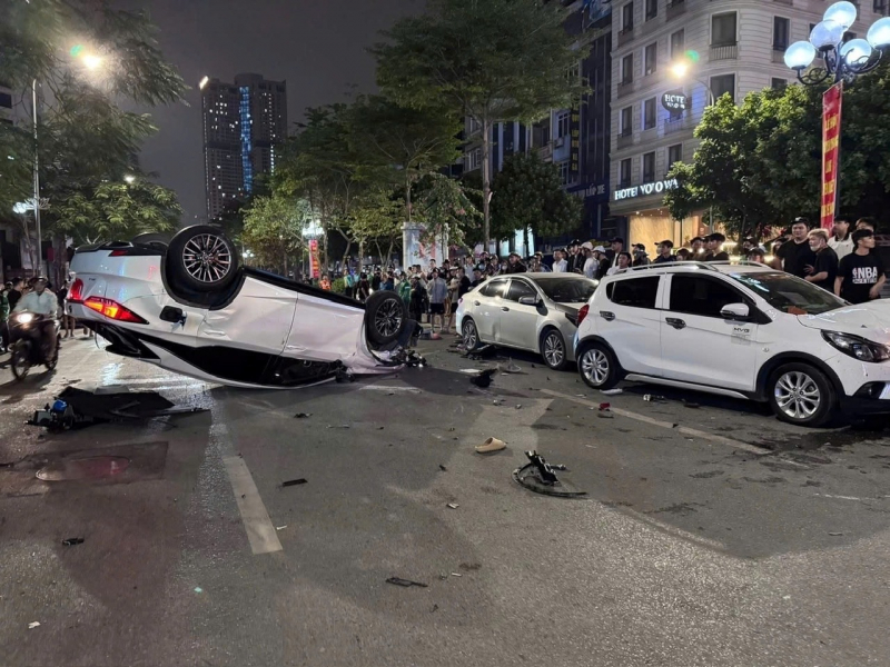 Khởi tố tài xế Vũ Quang Chiến gây tai nạn liên hoàn 5 phương tiện chờ đèn đỏ tại Hà Nội -0